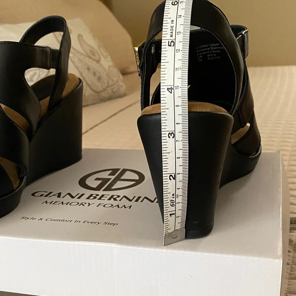 Giani Bernini Black Leather Wedge Sandals